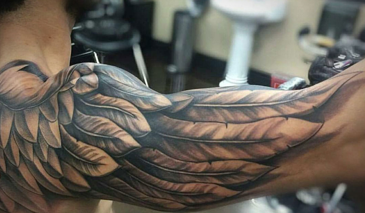 Tattoo đôi cánh ở ngực thể hiện nét quyến rũ phái mạnh