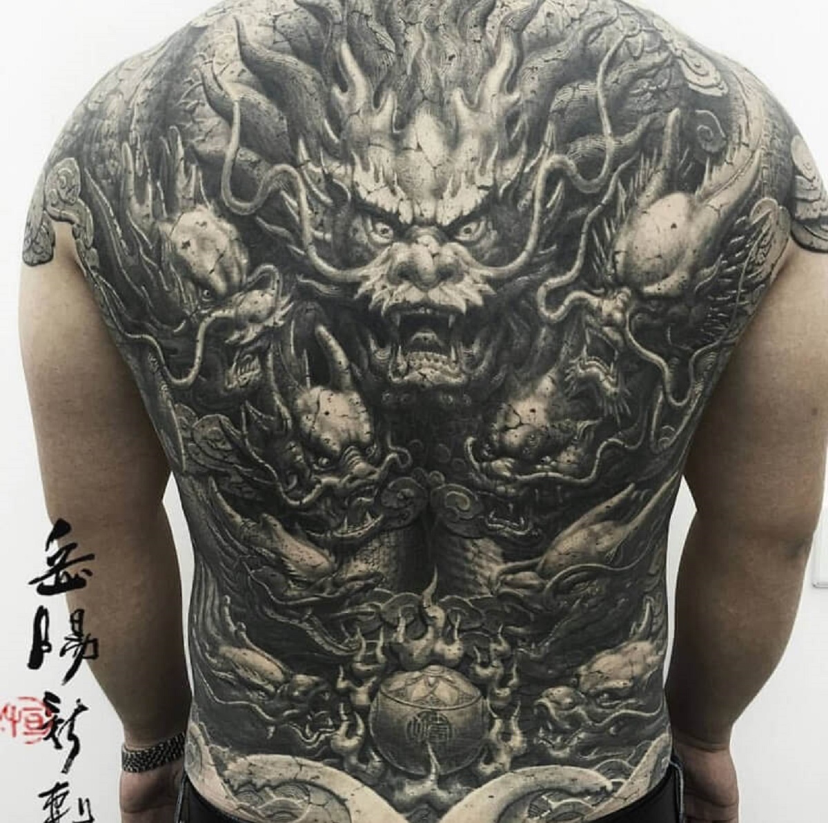 Hình tattoo rồng 9 đầu full kín lưng cho nam giới