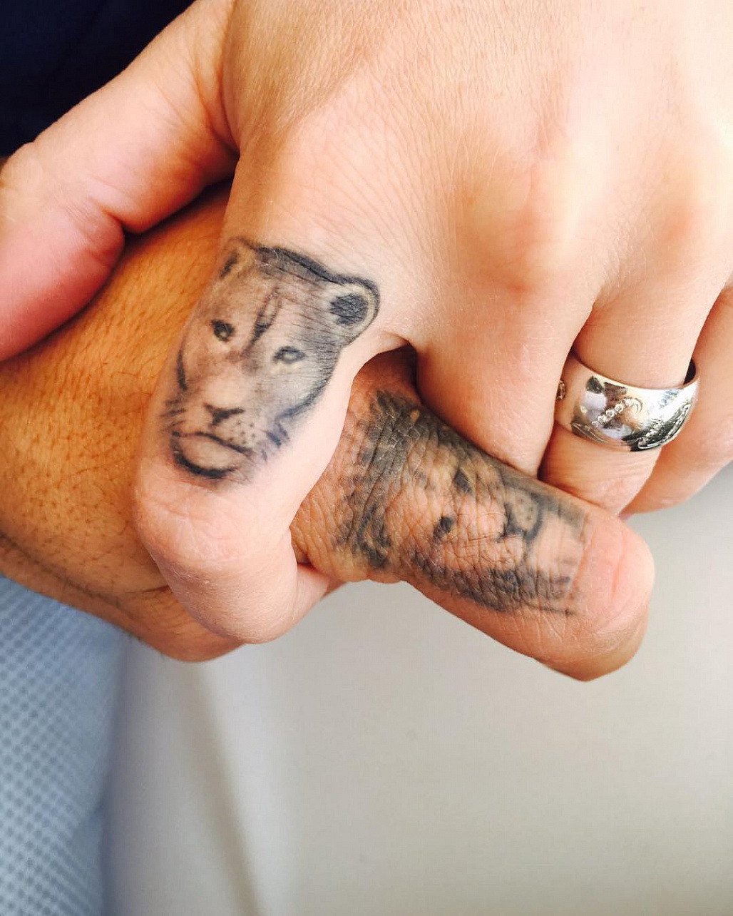 ​Xăm hình đầu hổ, sư tử lên ngón tay cũng là một ý tưởng không tồi