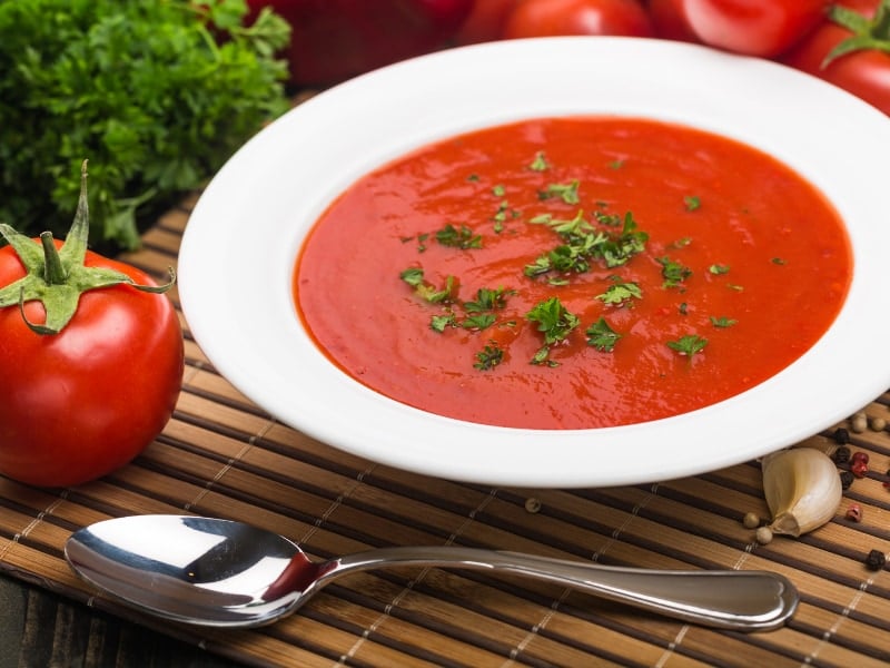 Cháo thịt heo, cà chua là món ăn quen thuộc dễ chế biến